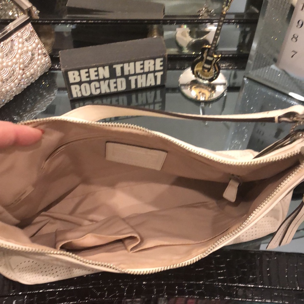 Authentic Coach Medium Sized Handbag Euc - image 6